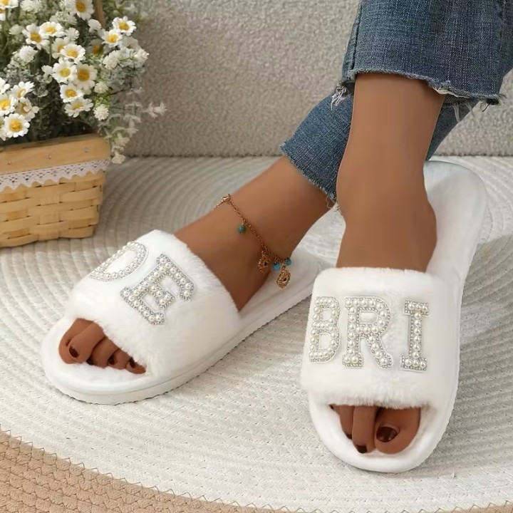 شبشب العروس الفاخر بلمسة الفرو واللؤلؤ – BRIDE Slippers