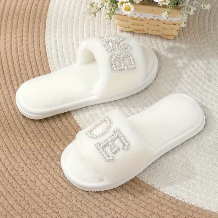 شبشب العروس الفاخر بلمسة الفرو واللؤلؤ – BRIDE Slippers