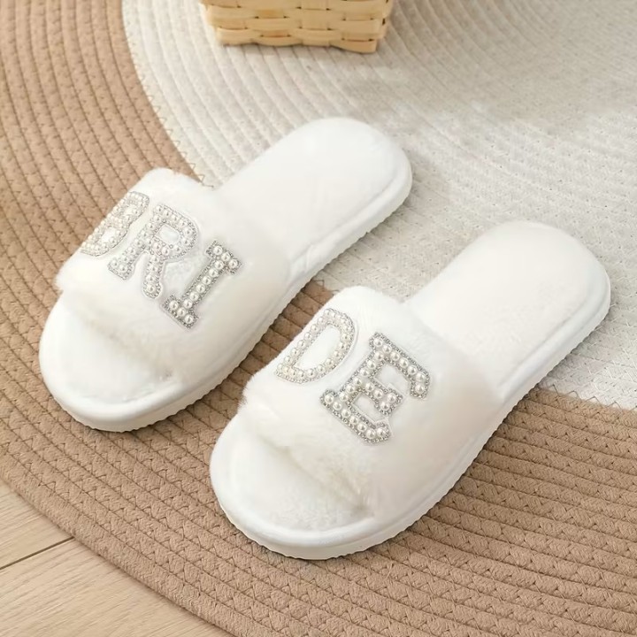 شبشب العروس الفاخر بلمسة الفرو واللؤلؤ – BRIDE Slippers